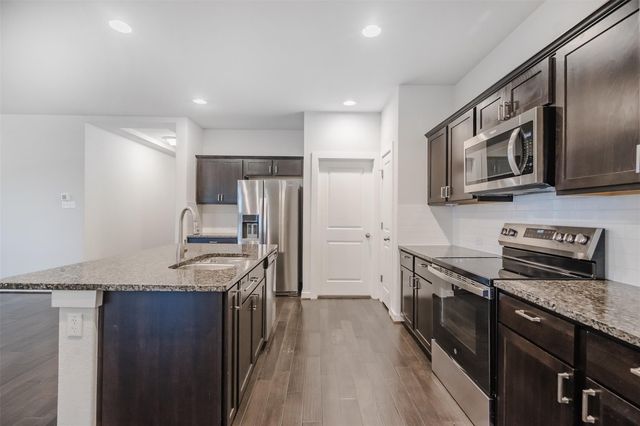 304 Hibiscus DR, Hutto, TX 78634