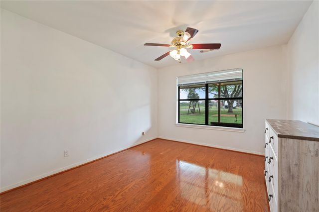 2517 Avenue L, Santa Fe, TX 77510