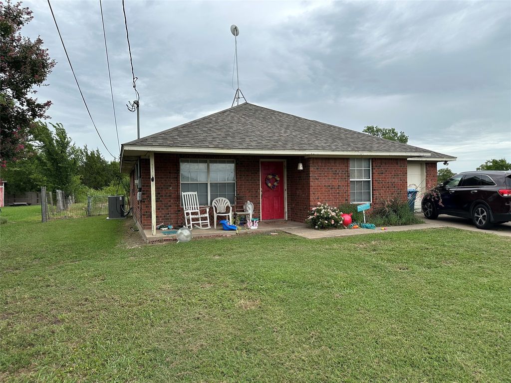 1131 W Green Acres Drive, Palmer, TX 75152