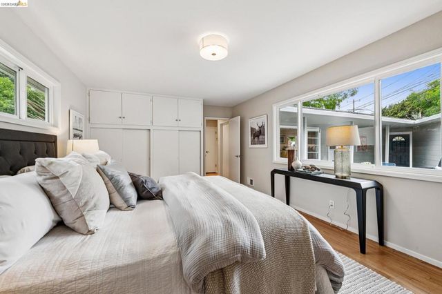 5801 Leona St, Oakland, CA 94605