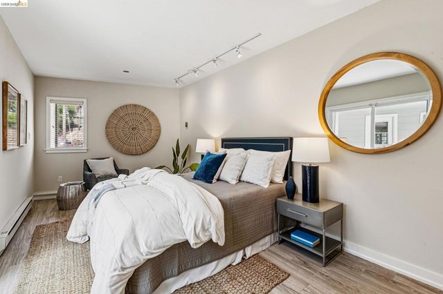 5801 Leona St, Oakland, CA 94605