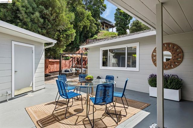 5801 Leona St, Oakland, CA 94605