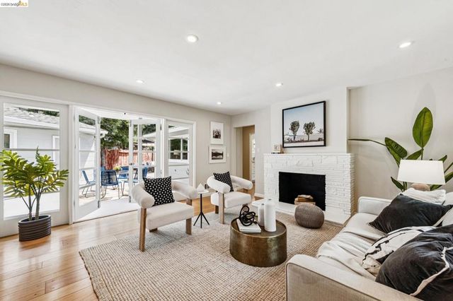 5801 Leona St, Oakland, CA 94605