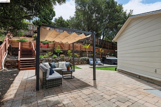 5801 Leona St, Oakland, CA 94605