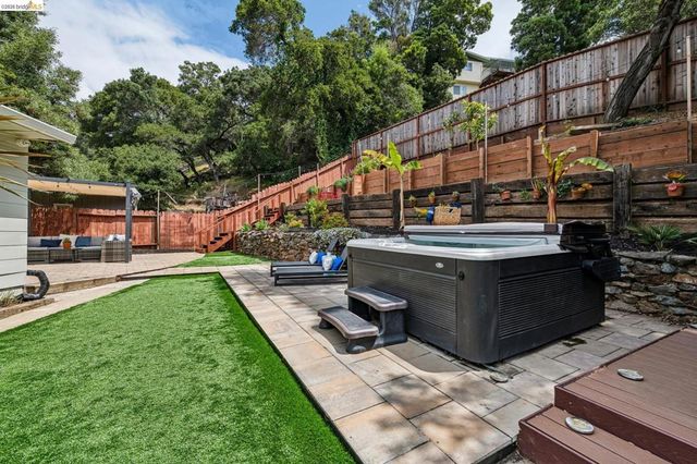 5801 Leona St, Oakland, CA 94605