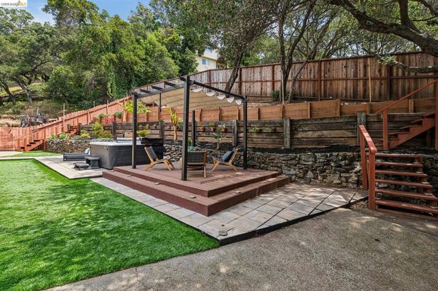 5801 Leona St, Oakland, CA 94605