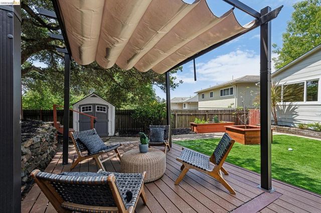 5801 Leona St, Oakland, CA 94605