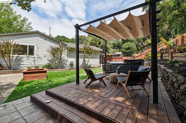 5801 Leona St, Oakland, CA 94605