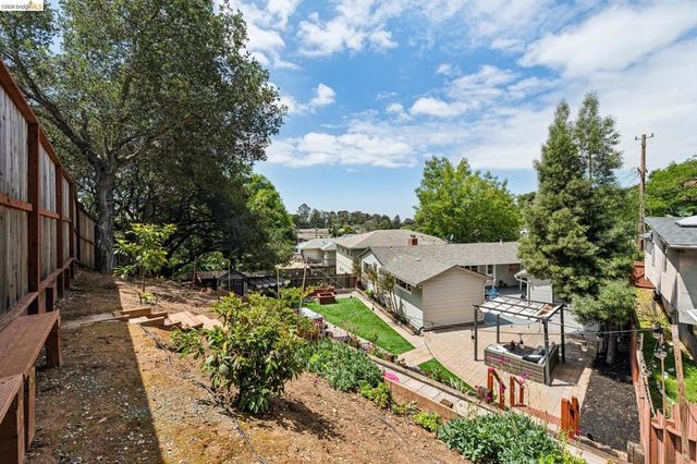 5801 Leona St, Oakland, CA 94605