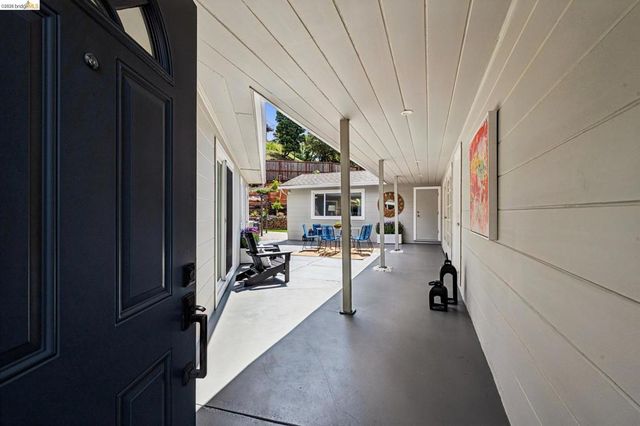 5801 Leona St, Oakland, CA 94605