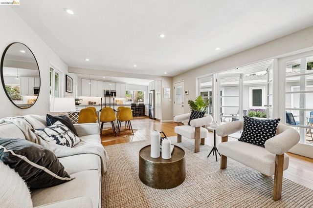 5801 Leona St, Oakland, CA 94605