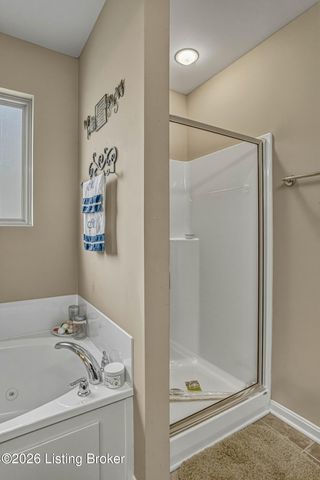 7011 Hollow Oaks Dr, Louisville, KY 40291