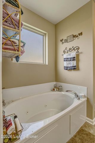 7011 Hollow Oaks Dr, Louisville, KY 40291