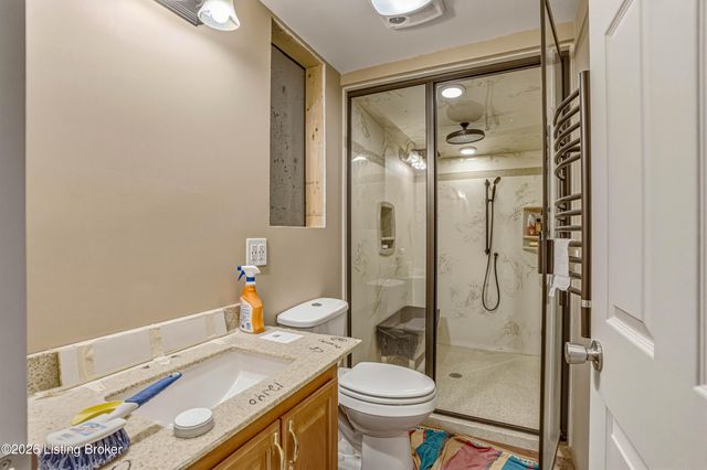 7011 Hollow Oaks Dr, Louisville, KY 40291