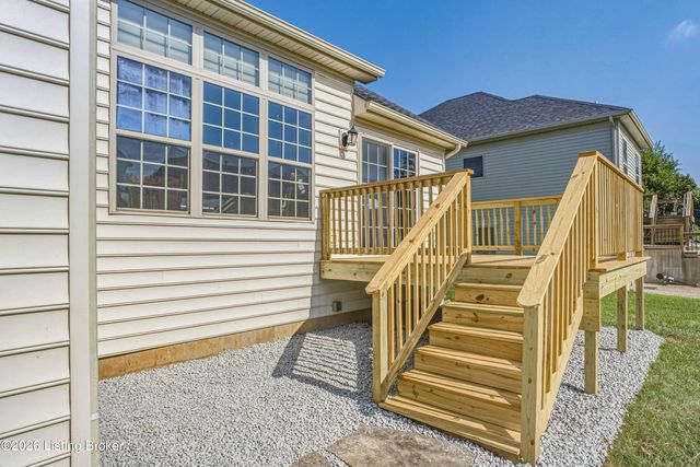 7011 Hollow Oaks Dr, Louisville, KY 40291