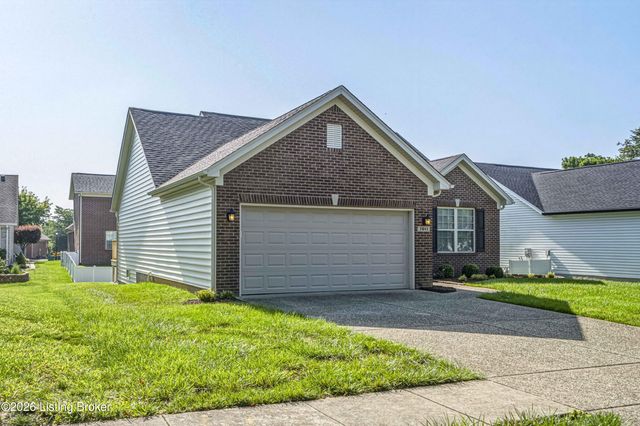 7011 Hollow Oaks Dr, Louisville, KY 40291