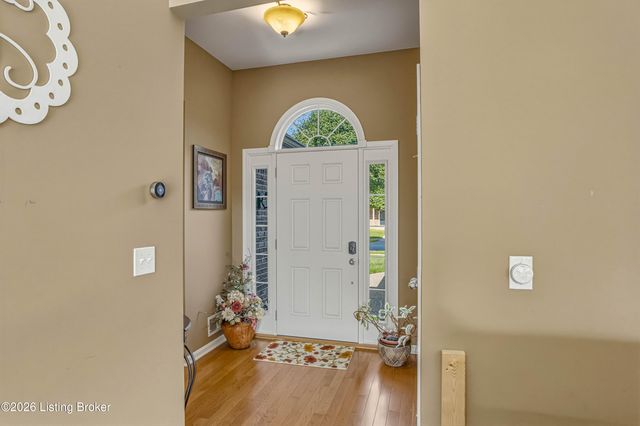 7011 Hollow Oaks Dr, Louisville, KY 40291