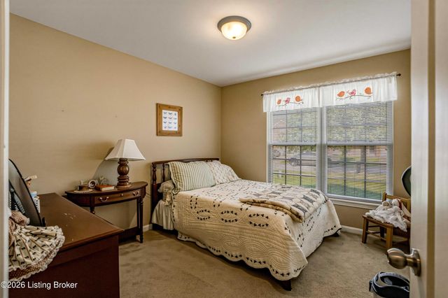 7011 Hollow Oaks Dr, Louisville, KY 40291