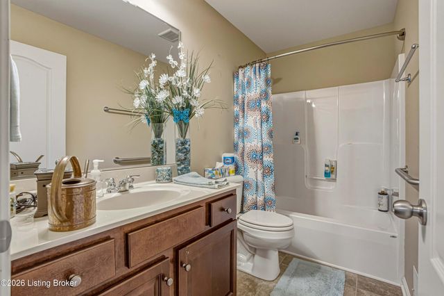 7011 Hollow Oaks Dr, Louisville, KY 40291