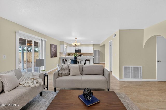 2214 S COTTONWOOD Drive, Tempe, AZ 85282
