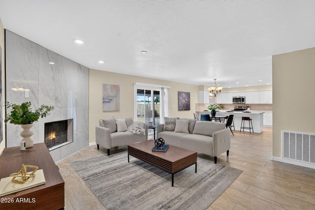 2214 S COTTONWOOD Drive, Tempe, AZ 85282