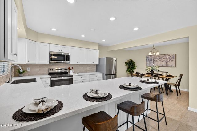 2214 S COTTONWOOD Drive, Tempe, AZ 85282