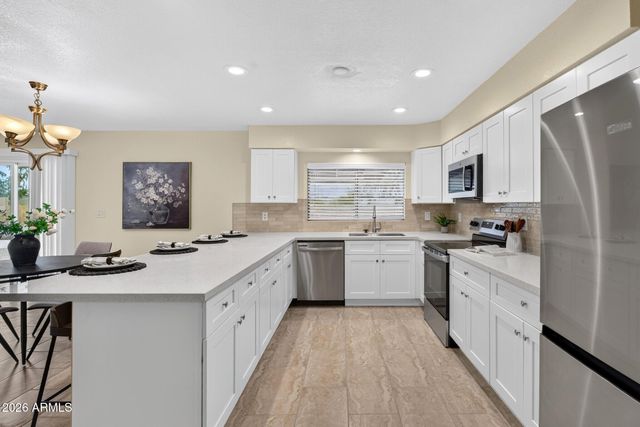 2214 S COTTONWOOD Drive, Tempe, AZ 85282