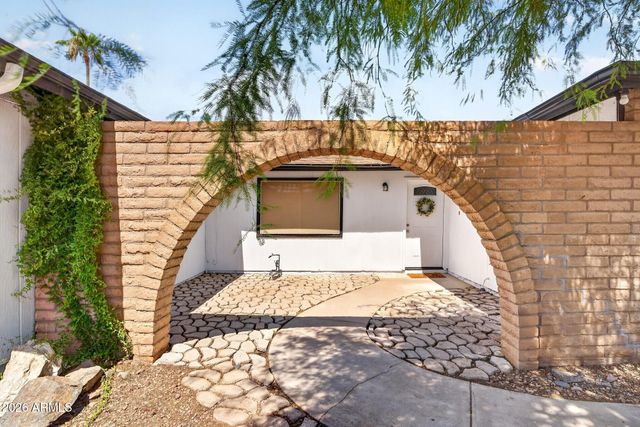 2214 S COTTONWOOD Drive, Tempe, AZ 85282