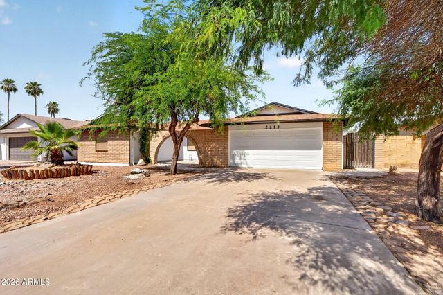 2214 S COTTONWOOD Drive, Tempe, AZ 85282