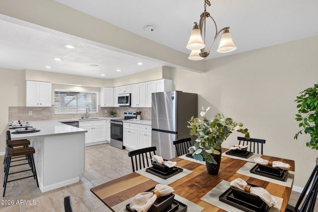 2214 S COTTONWOOD Drive, Tempe, AZ 85282