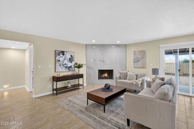 2214 S COTTONWOOD Drive, Tempe, AZ 85282