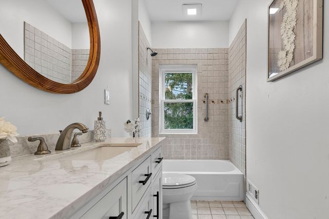 128 Green St 128, Melrose, MA 02176