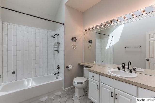 16519 Yort Avenue, Omaha, NE 68116