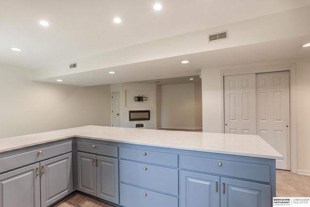 16519 Yort Avenue, Omaha, NE 68116