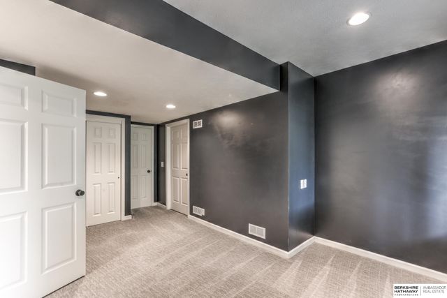 16519 Yort Avenue, Omaha, NE 68116