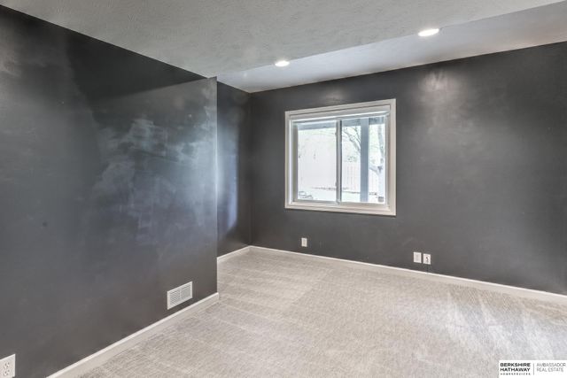 16519 Yort Avenue, Omaha, NE 68116