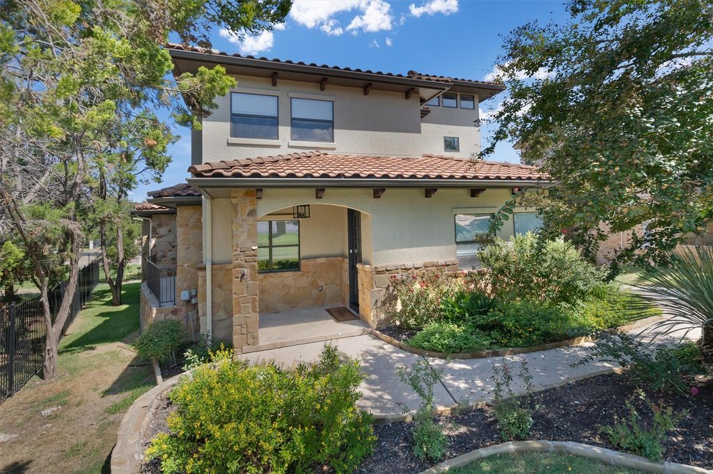 8 Cove Creek LN, Austin, TX 78738