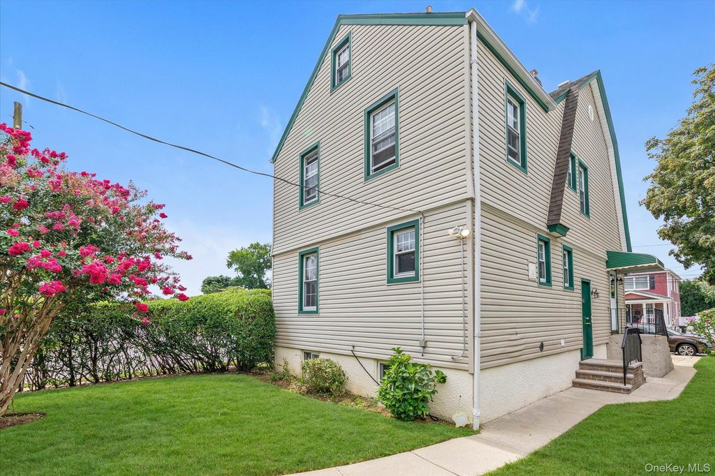 141 Elmwood Street, Valley Stream, NY 11581 — photo 2