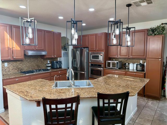 10757 Tank House Dr, Stockton, CA 95209