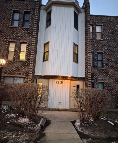 2216 Country Club Drive 25, Woodridge, IL 60517