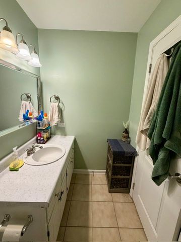 2216 Country Club Drive 25, Woodridge, IL 60517