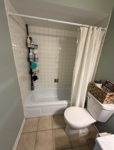 2216 Country Club Drive 25, Woodridge, IL 60517