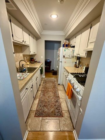 2216 Country Club Drive 25, Woodridge, IL 60517