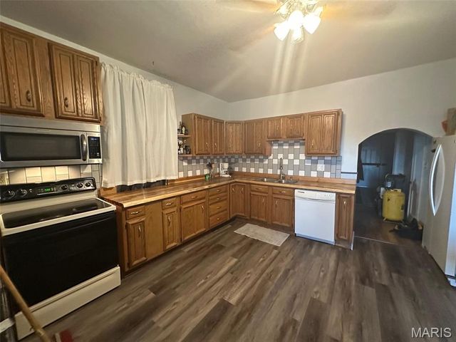 9405 Gentry Avenue, St Louis, MO 63125