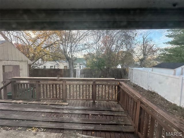 9405 Gentry Avenue, St Louis, MO 63125