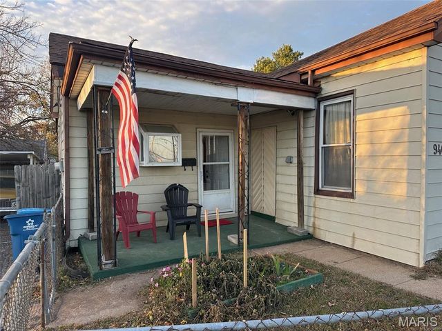 9405 Gentry Avenue, St Louis, MO 63125