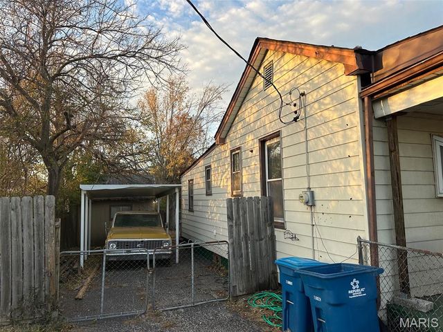 9405 Gentry Avenue, St Louis, MO 63125