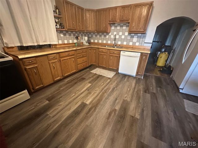 9405 Gentry Avenue, St Louis, MO 63125