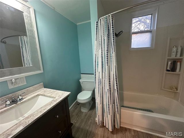 9405 Gentry Avenue, St Louis, MO 63125