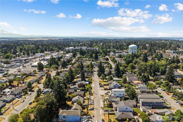 10611 2nd Place SW, Seattle, WA 98146